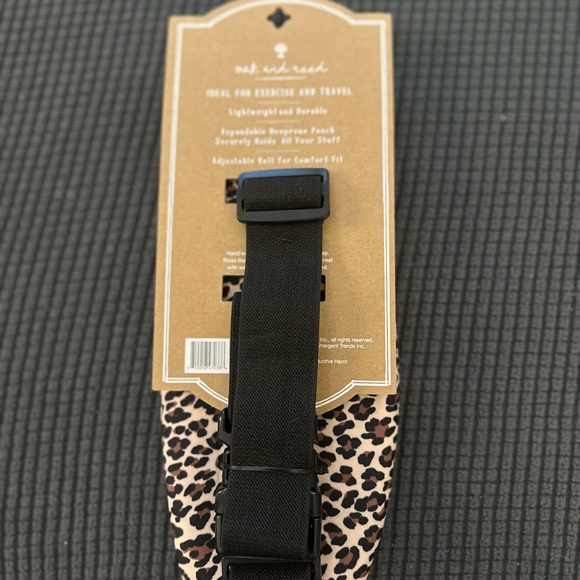 NWT Oak & Reed Hands Free Waist Band Animal Print - Picture 3 of 4